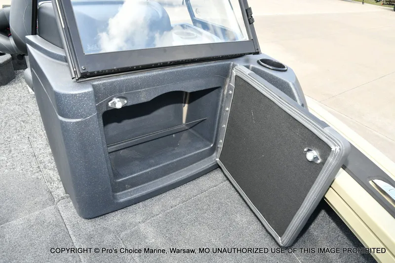 Slide: The Image of Tracker Targa V-18 WT 2026 - 60