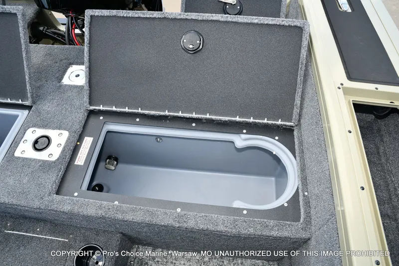 Slide: The Image of Tracker Targa V-18 WT 2026 - 75