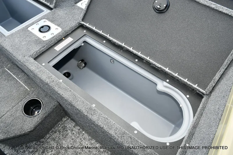 Slide: The Image of Tracker Targa V-18 WT 2026 - 76