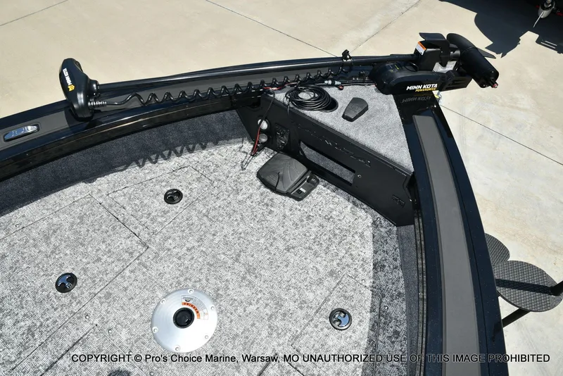 Slide: The Image of Tracker Targa V-19 Walk-Thru w/225HP Pro-XS 2026 - 11