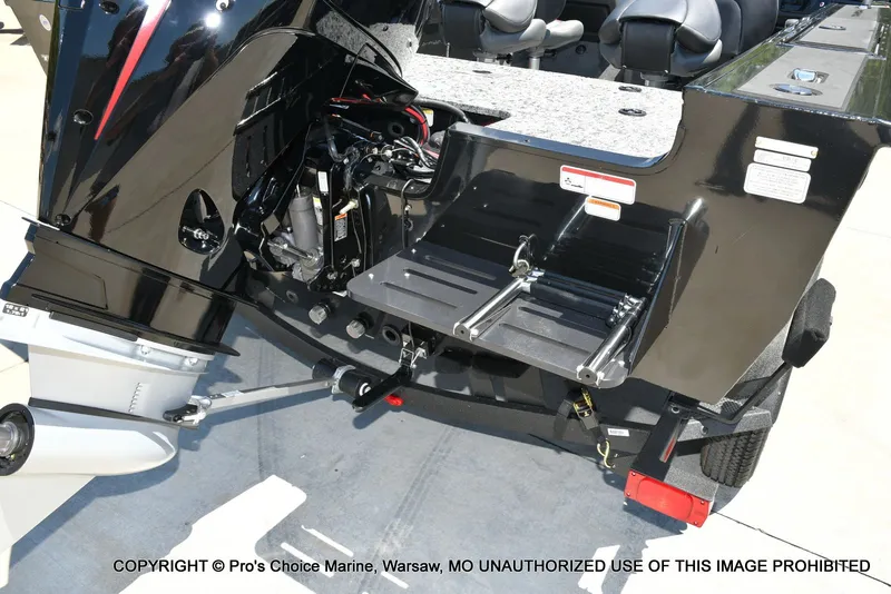 Slide: The Image of Tracker Targa V-19 Walk-Thru w/225HP Pro-XS 2026 - 16