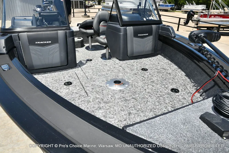 Slide: The Image of Tracker Targa V-19 Walk-Thru w/225HP Pro-XS 2026 - 25