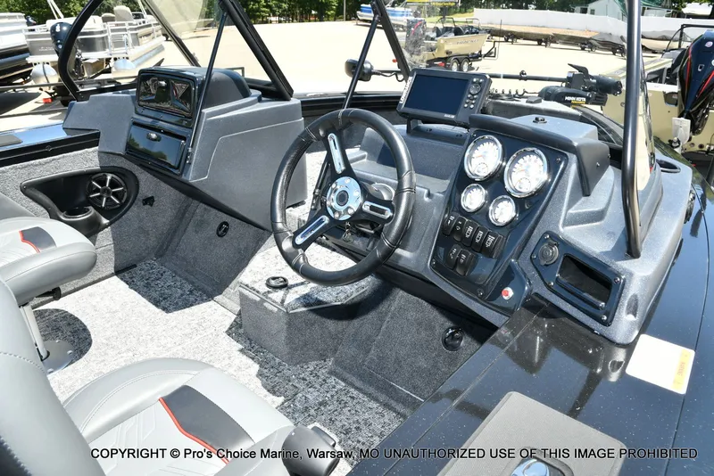 Slide: The Image of Tracker Targa V-19 Walk-Thru w/225HP Pro-XS 2026 - 28