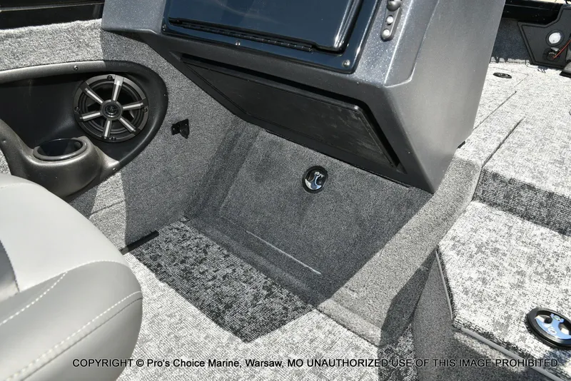 Slide: The Image of Tracker Targa V-19 Walk-Thru w/225HP Pro-XS 2026 - 43