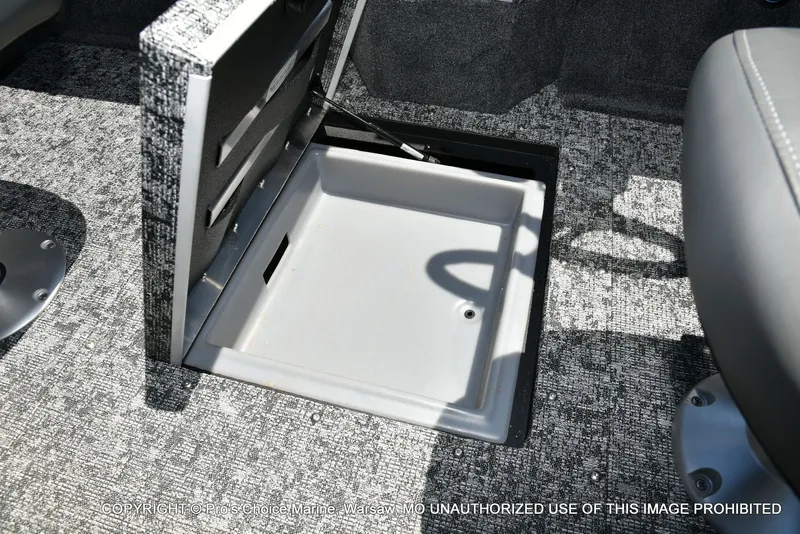 Slide: The Image of Tracker Targa V-19 Walk-Thru w/225HP Pro-XS 2026 - 47