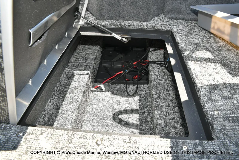 Slide: The Image of Tracker Targa V-19 Walk-Thru w/225HP Pro-XS 2026 - 48