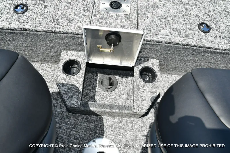 Slide: The Image of Tracker Targa V-19 Walk-Thru w/225HP Pro-XS 2026 - 67