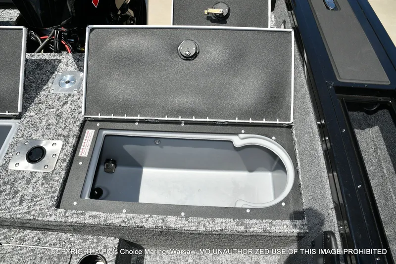 Slide: The Image of Tracker Targa V-19 Walk-Thru w/225HP Pro-XS 2026 - 72