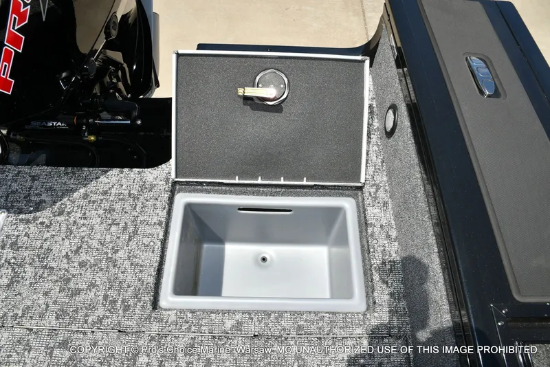 Slide: The Image of Tracker Targa V-19 Walk-Thru w/225HP Pro-XS 2026 - 74