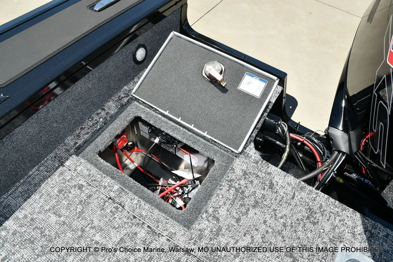 Slide: The Image of Tracker Targa V-19 Walk-Thru w/225HP Pro-XS 2026 - 75