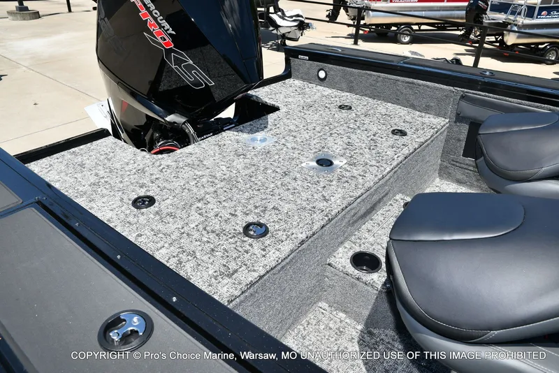 Slide: The Image of Tracker Targa V-19 Walk-Thru w/225HP Pro-XS 2026 - 8