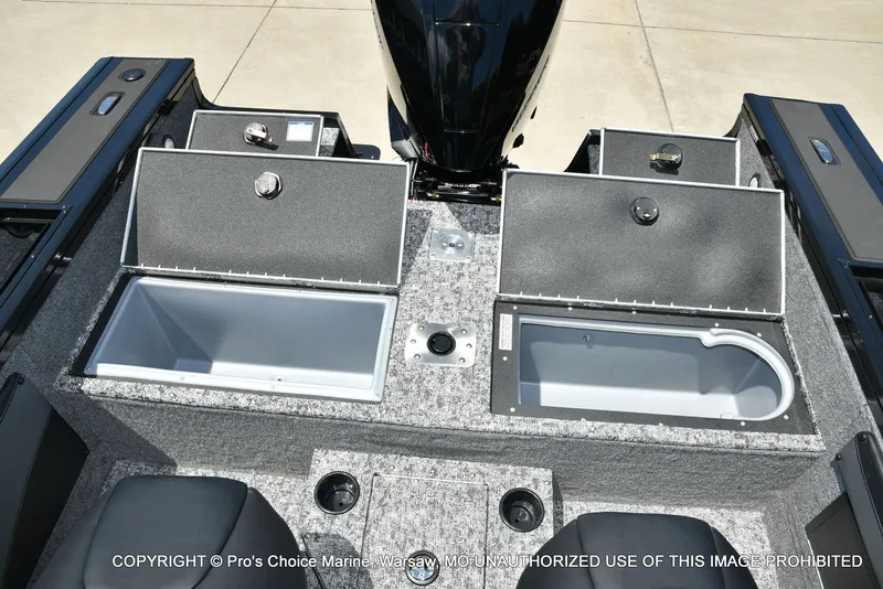 Slide: The Image of Tracker Targa V-19 Walk-Thru w/225HP Pro-XS 2026 - 88