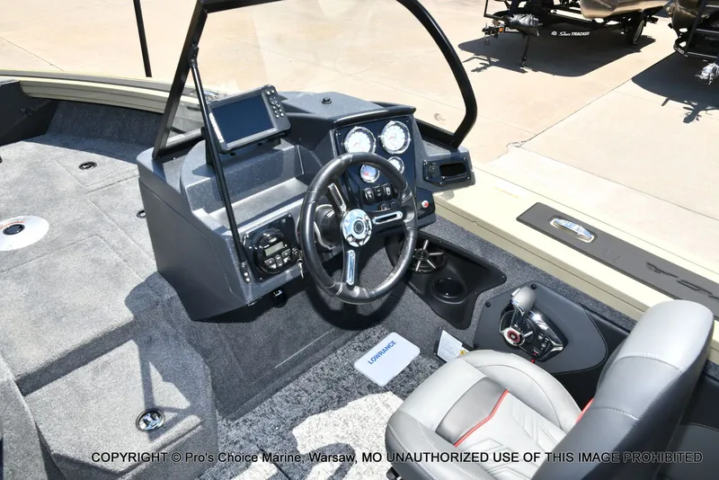 Slide: The Image of Tracker Targa V-19 WT 2026 - 10