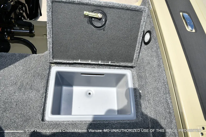 Slide: The Image of Tracker Targa V-19 WT 2026 - 75