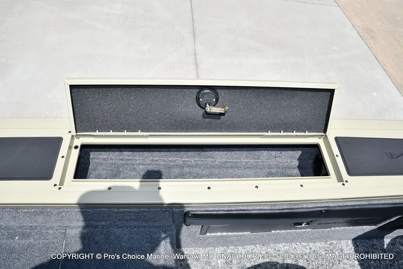 Slide: The Image of Tracker Targa V-19 WT 2026 - 76