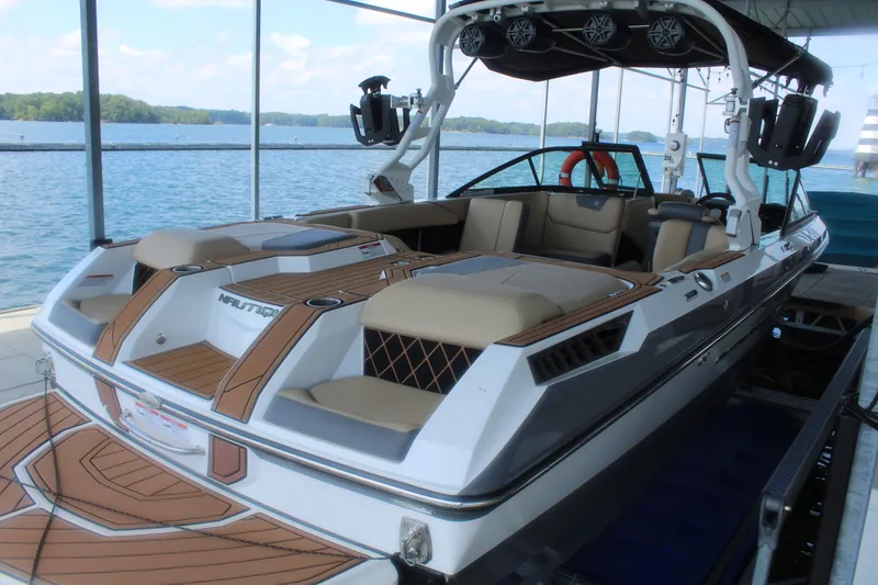 Slide: The Image of Nautique Super Air Nautique GS22 2019 - 6