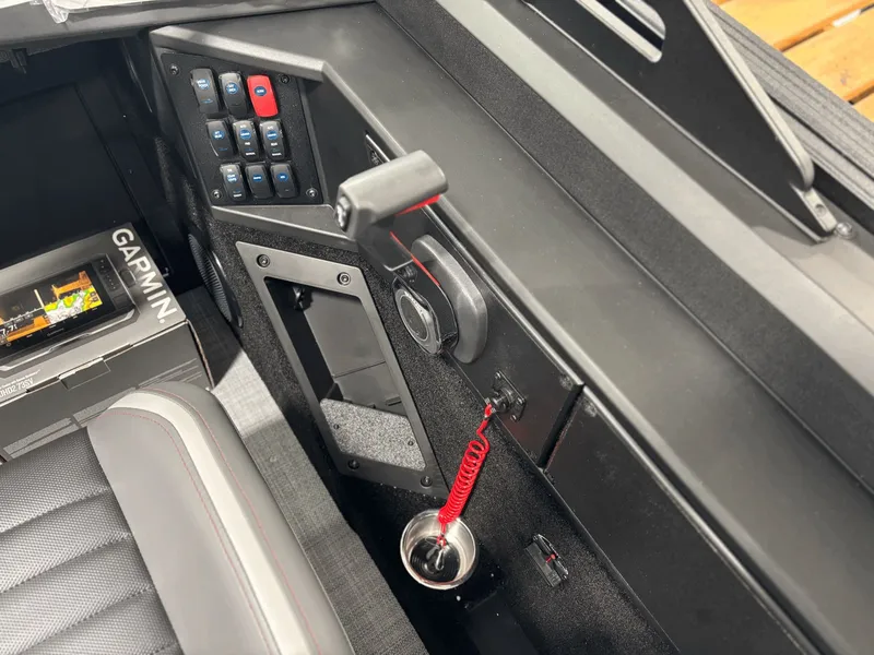 Slide: The Image of Alumacraft Competitor 175X Sport LUXURY 2026 - 13