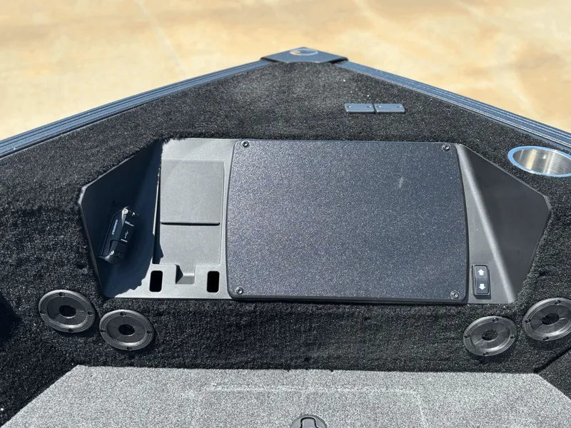 Slide: The Image of Alumacraft Competitor 175X Sport 2026 - 6