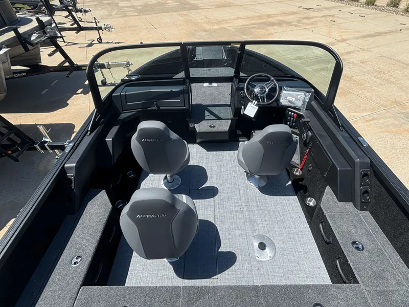 Slide: The Image of Alumacraft Competitor 175X Sport 2026 - 8