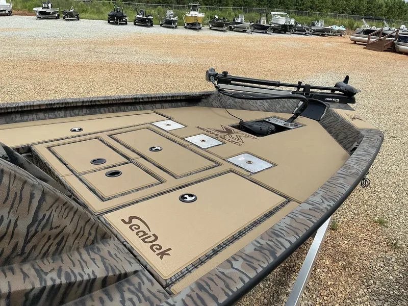 Slide: The Image of Xpress Hyper-Lift Crappie Series H17 C 2026 - 3