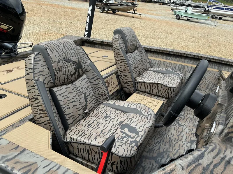 Slide: The Image of Xpress Hyper-Lift Crappie Series H17 C 2026 - 9