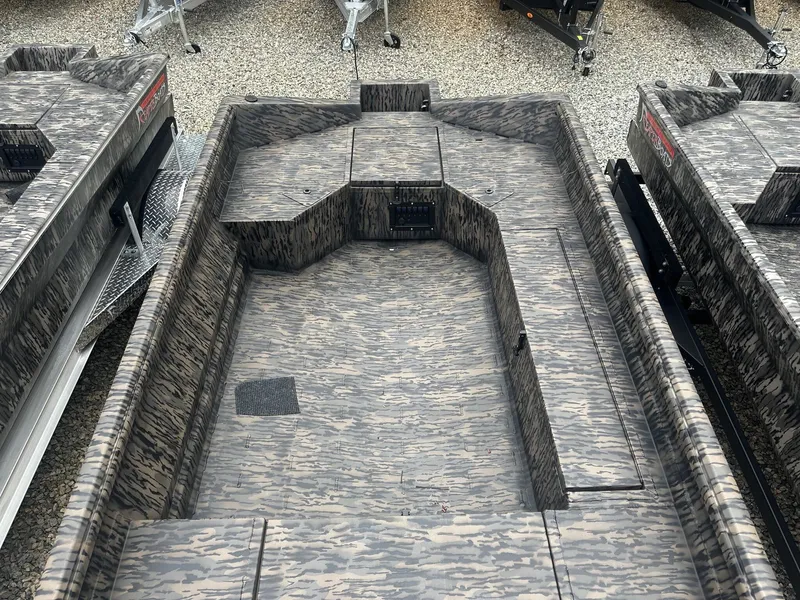 Slide: The Image of Reaper Boats 656 656 STEP TRANSOM 2026 - 5