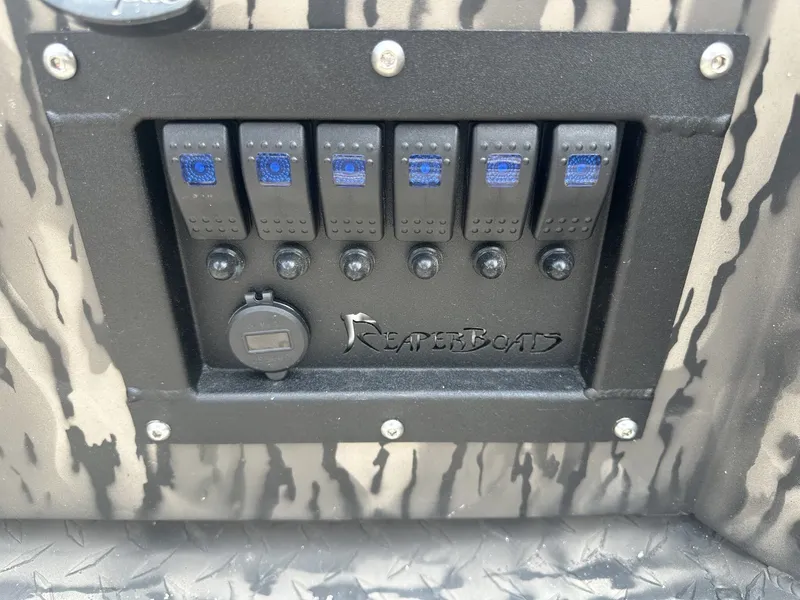 Slide: The Image of Reaper Boats 756 STEP TRANSOM 2026 - 8