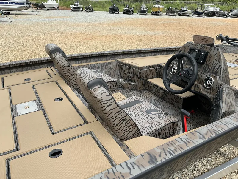 Slide: The Image of Xpress Hyper-Lift Crappie Series H17 C 2026 - 5