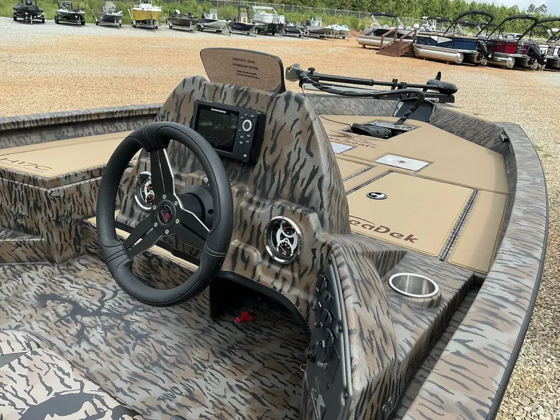 Slide: The Image of Xpress Hyper-Lift Crappie Series H17 C 2026 - 8