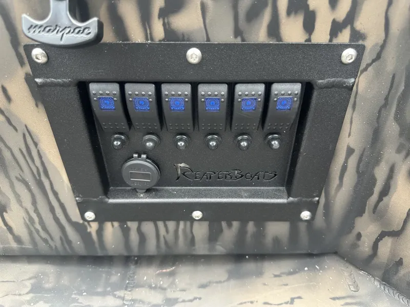 Slide: The Image of Reaper Boats 656 656 STEP TRANSOM 2026 - 6