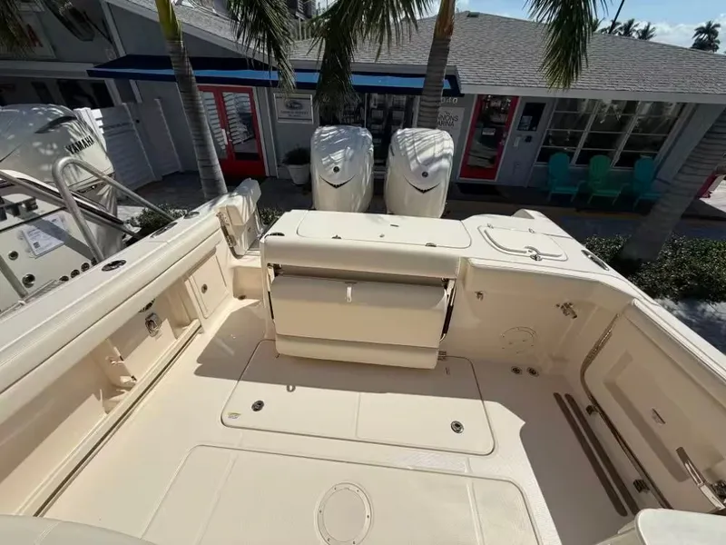 Slide: The Image of Grady-White Freedom 285 2026 - 10