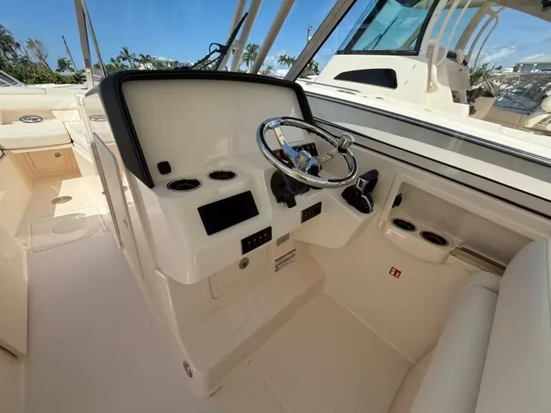 Slide: The Image of Grady-White Freedom 285 2026 - 5