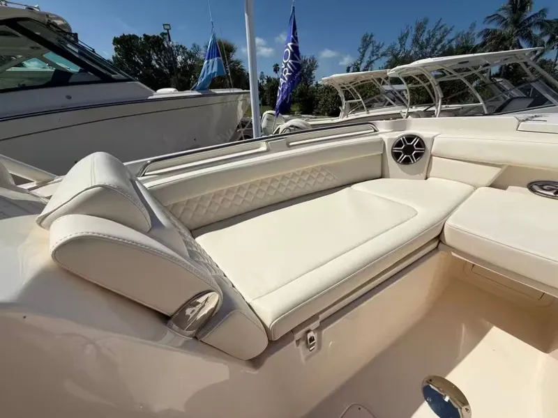 Slide: The Image of Grady-White Freedom 285 2026 - 9