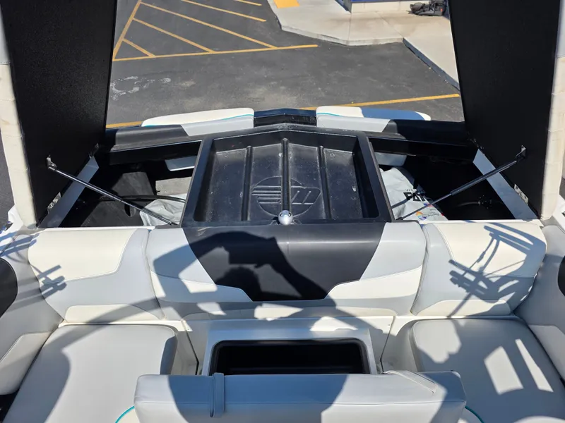 Slide: The Image of Malibu Wakesetter 22 LSV 2020 - 10