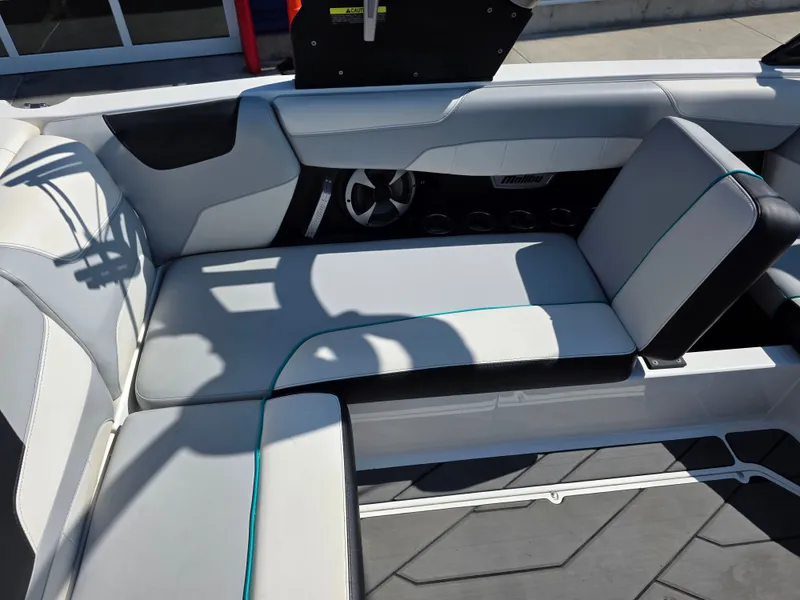 Slide: The Image of Malibu Wakesetter 22 LSV 2020 - 11