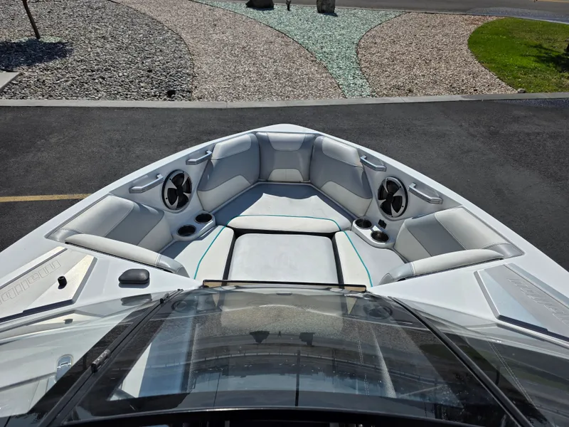 Slide: The Image of Malibu Wakesetter 22 LSV 2020 - 13