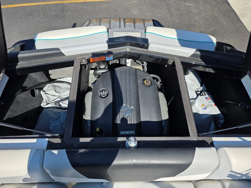 Slide: The Image of Malibu Wakesetter 22 LSV 2020 - 16