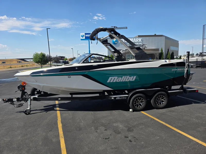 Slide: The Image of Malibu Wakesetter 22 LSV 2020 - 6