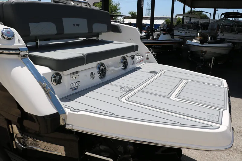 Slide: The Image of Chaparral 26 Surf 2025 - 10