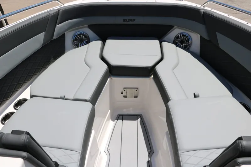 Slide: The Image of Chaparral 26 Surf 2025 - 18