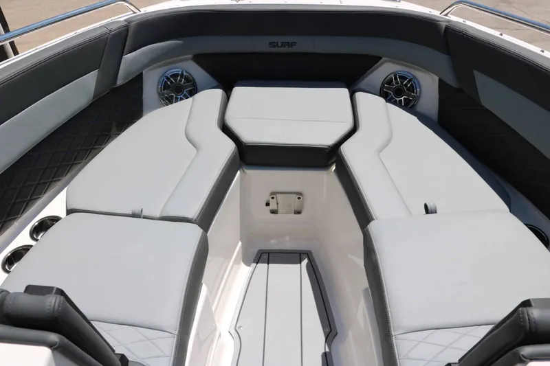 Slide: The Image of Chaparral 26 Surf 2025 - 18