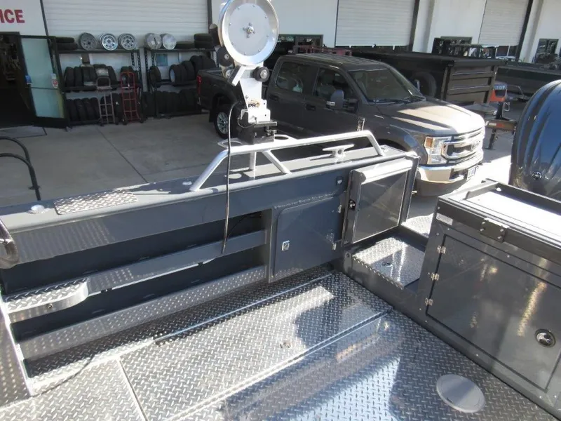 Slide: The Image of Hewescraft 270 Pacific Explorer 2026 - 10