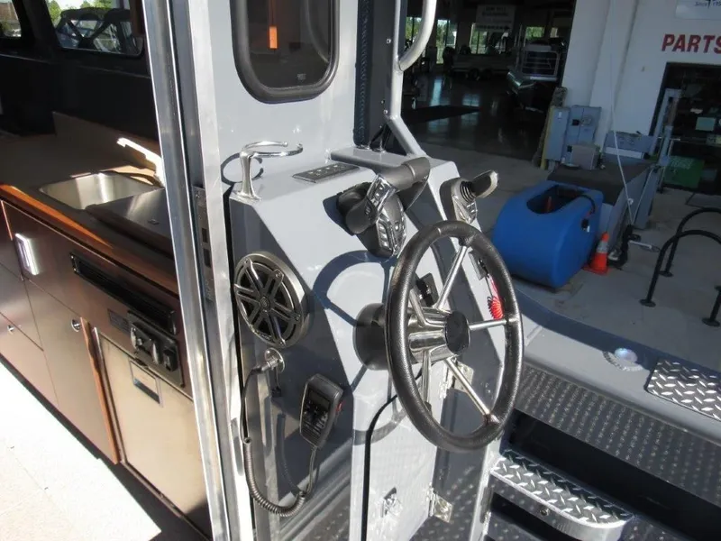 Slide: The Image of Hewescraft 270 Pacific Explorer 2026 - 14