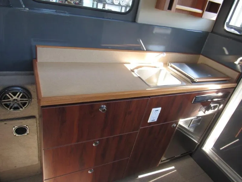 Slide: The Image of Hewescraft 270 Pacific Explorer 2026 - 16