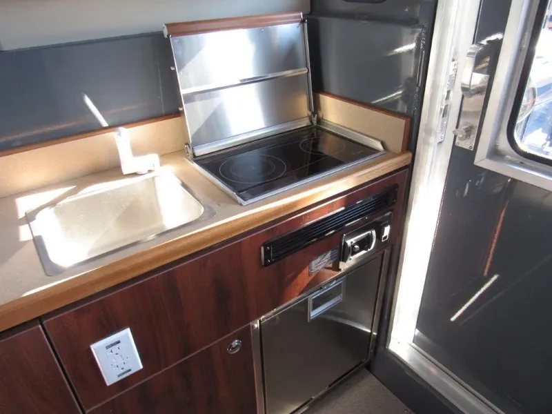 Slide: The Image of Hewescraft 270 Pacific Explorer 2026 - 17