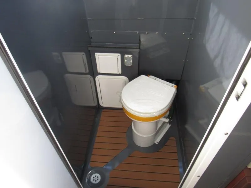 Slide: The Image of Hewescraft 270 Pacific Explorer 2026 - 20