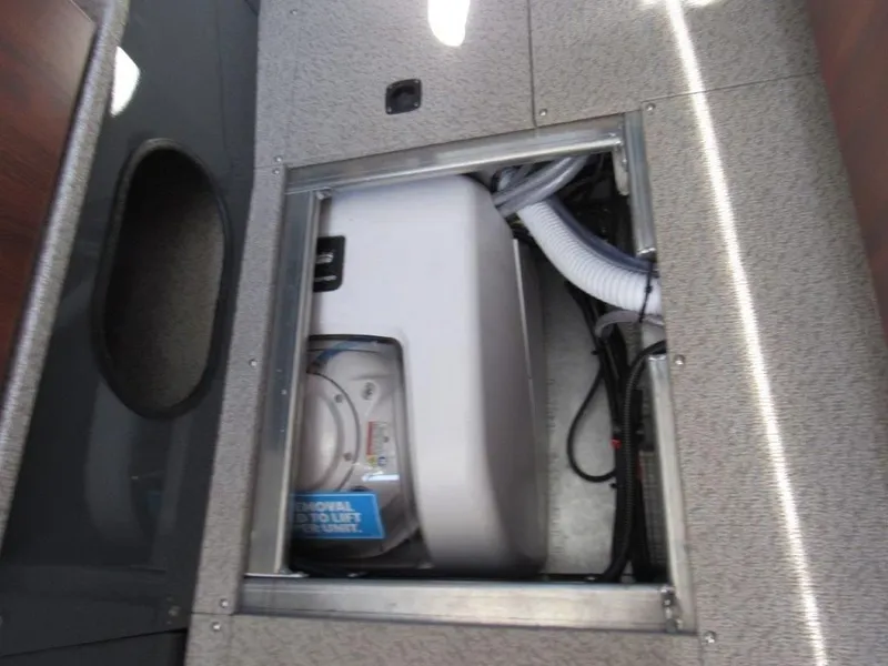 Slide: The Image of Hewescraft 270 Pacific Explorer 2026 - 21