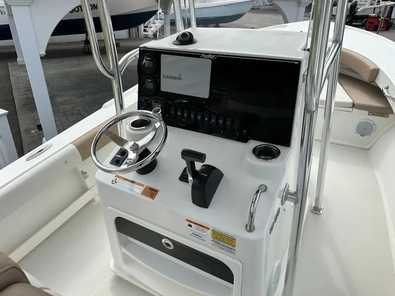 Slide: The Image of Parker 21SE Center Console 2018 - 10