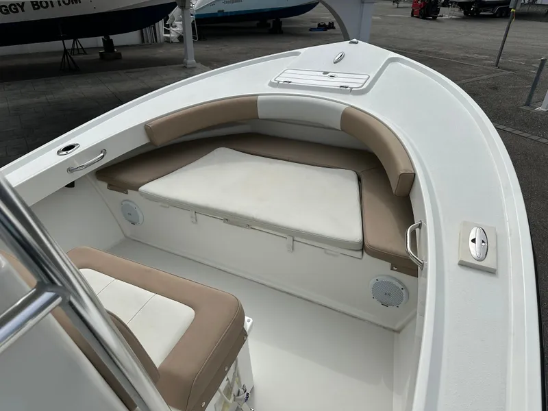 Slide: The Image of Parker 21SE Center Console 2018 - 11