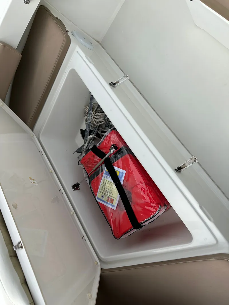 Slide: The Image of Parker 21SE Center Console 2018 - 12